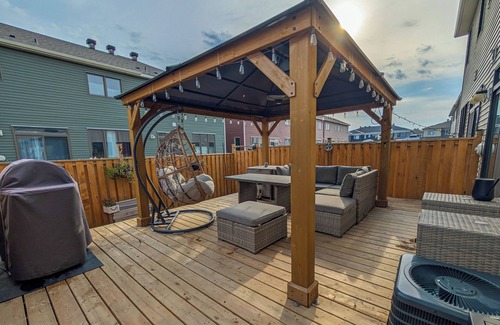 Ottawa Division House | OTTAWA/KANATA, next door to Canadian Tire Centre Arena & TANGER & 417 & COSTCO