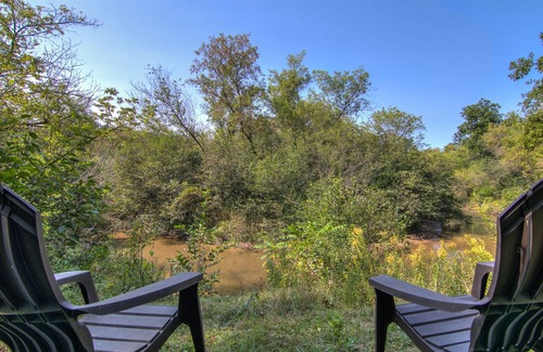 Altoona House | Otter Creek Manor - Oversized 3bd, 1.5 Ba. 3 acres, creek access.