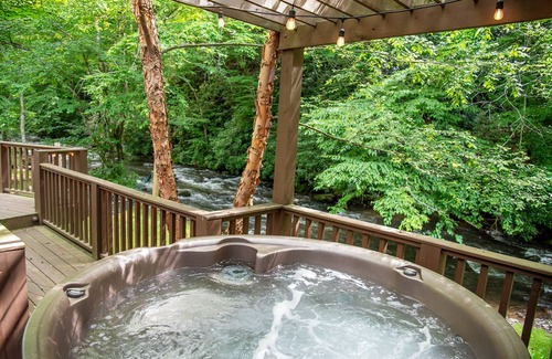 Topton House | Otter Creek Yurt - Creekside Glamping w/Private Hot Tub