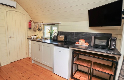 Sutton-in-Craven Cottage | OTTER, pet friendly, with a garden in Cross Hills