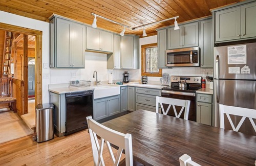 Old Timberline House | Otters Den is the perfect mountain retreat!