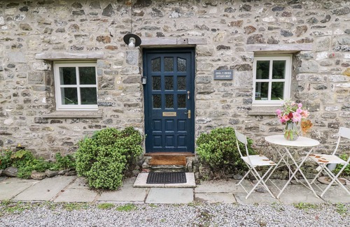 Llandeilo Cottage | OTTERS HOLT, pet friendly, character holiday cottage in Llandeilo