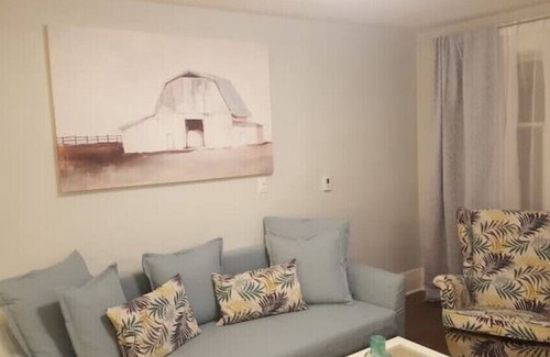 South London Apartment | Otylja Suite in Wortley Village (King Size Bed)n
