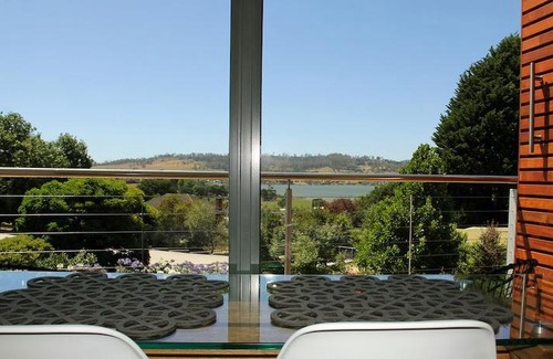 Rosevears Apartment | Ou+look BnB