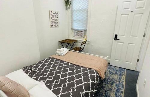 Spruce Hill Apartment | Oui on Ludlow - Entire House and Private Rooms in University City