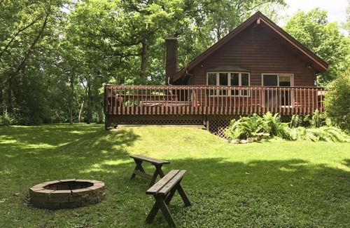 Delavan Lake Cabin | 🌲 Our Cabin Is Ready When You’re Ready🌲