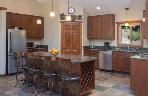 Cooper Landing House | Our Corner of Heaven: Spotless, High-end, Affordable Family & Group Living