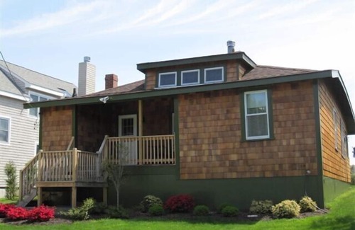 Portsmouth House | Our Cottage on the water-Labor Day Special-Relax Swim Read a book Go fishing