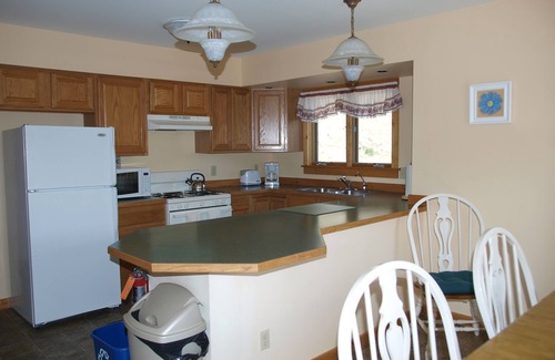 Gardiner Hotel | Our Cottage Unit-Private end unit of Yellowstone Basin Inn