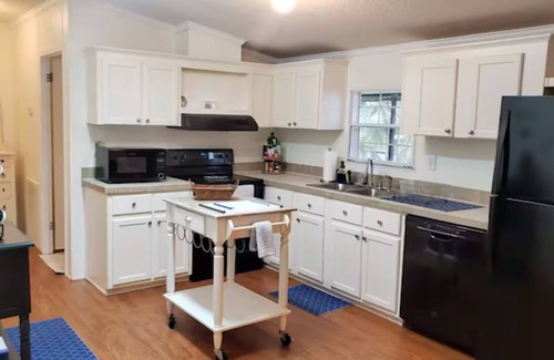 Taylor Creek House | “Our Lakeside Oasis” is a Cozy 2-bedroom house in charming Okeechobee.