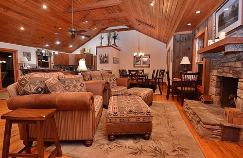 Sapphire House | Our Mountain Oasis - Where Christmas Is All Year - Single Story - Pet Friendly