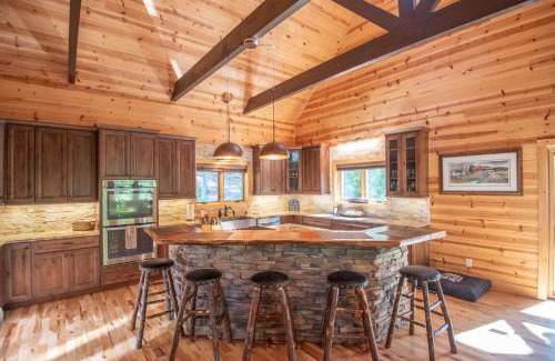 Lansing House | Our Place to Paws 4 Bd Lux Blue Ridge Mnt Cabin