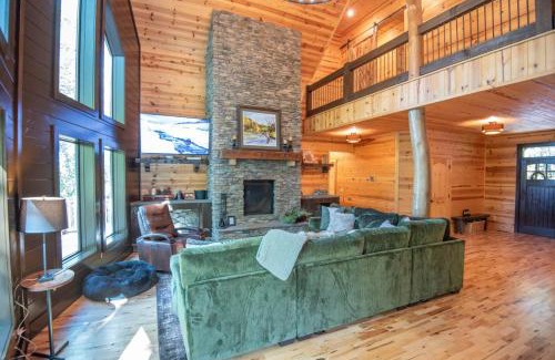 Lansing House | Our Place to Paws 4 Bd Lux Blue Ridge Mnt Cabin