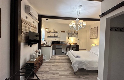 Matthews Apartment | Our studio is very well located in Matthews, just 10 minutes from Charlotte.