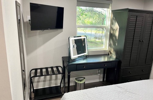 Scenic Oaks Cottage | Our Tiny House is Peaceful, it is a place for relaxing and enjoying.