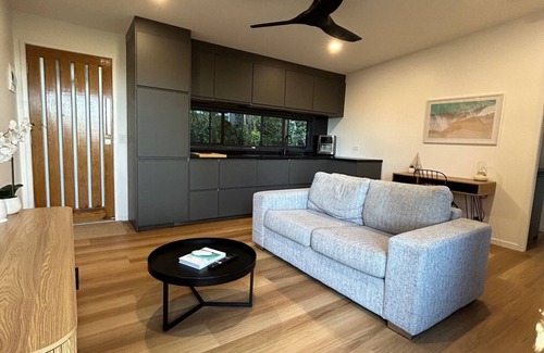 Buderim House | "Our Treehouse" - private and self-contained - 7min drive to the beach.