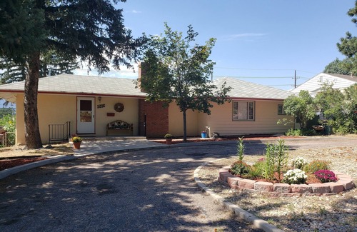 East Colorado Springs House | Our Villa, in the center of Colorado Springs with great views of Pikes Peak.