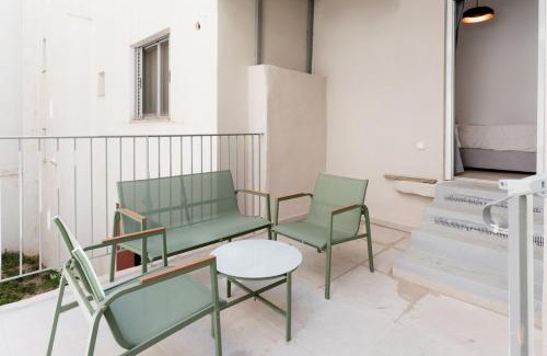 Vyronas Apartment | Ousakiou Residence by Staycom
