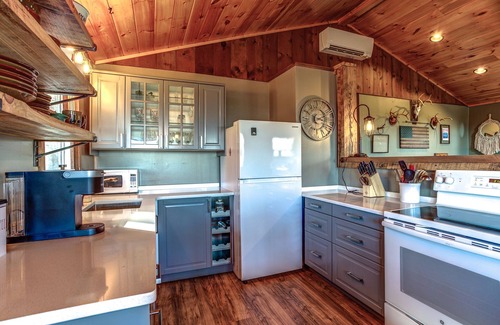 West Jefferson Cabin | Out of the Blue Cabin, A Mountain Escape