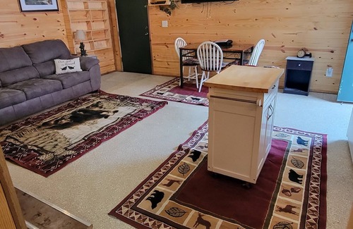 Webb City Cabin | Outback Cabin is a Cozy and warm place tucked away in the heart of Webb City.