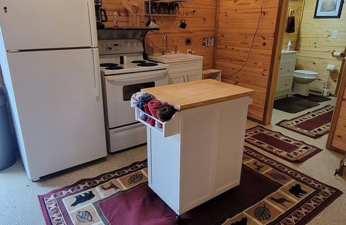 Webb City Cabin | Outback Cabin is a Cozy and warm place tucked away in the heart of Webb City.