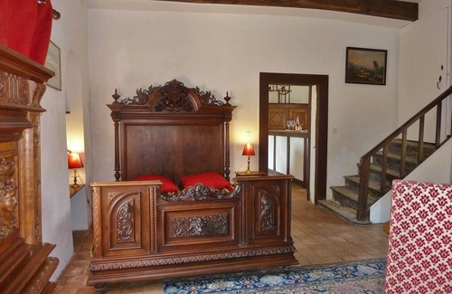 Chateau-sur-Allier House | Outbuilding of a listed 16th-century château