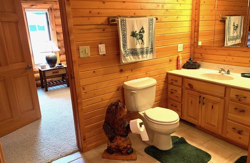 Hatfield Cabin | Outdoor Enthusiast Lakefront Cabin Sleeps 16