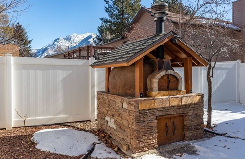 Sandy House | Outdoor enthusiasts and relaxation seekers. Enjoy our private hot tub and in-house ping pong