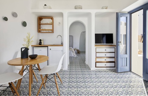 Pyrgos Apartment | Outdoor hot tub, Caldera and sunset views