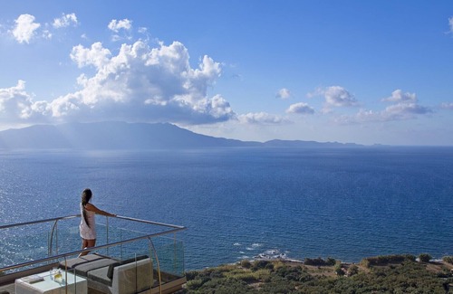 Kolymbari Villa | Outdoor Jacuzzi ★Unique ArchitectureOutdoor Jacuzzi ★Stunning sunset & seaview ★