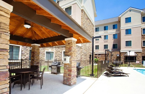 Durham Condo | Outdoor Pool + Free Breakfast | Close to Duke University Medical Center