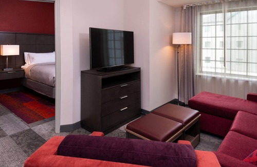 Lake Charles Condo | Outdoor Pool. Free Breakfast. Perfect for Groups!
