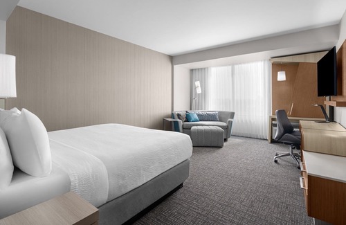 Clearwater Beach Hotel | Outdoor Pool, On-Site Bar, Short Walk From Clearwater Beach. Look No More!