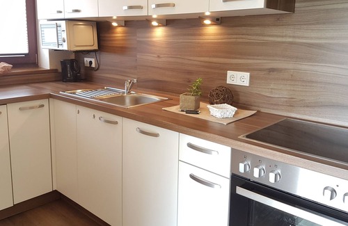 Fleringen Apartment | Outdoor whirlpool, sauna, steam shower / whirlpool, outskirts, Wi-Fi, completely fenced