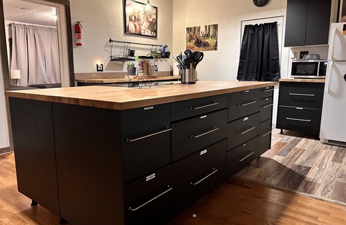 Cedar House | Outdoorsman's Paradise Sleeps 9 in Cedar