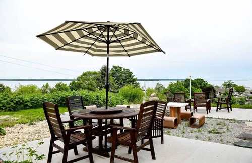 Bayfield Apartment | Outer Island Apartment @ The Copper Crown