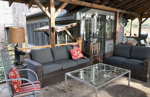 Winston - Salem House | Outrageous House In The Woods