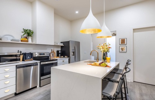 Five Points House | Outrider 111 by AvantStay | 10-15 Minutes to Broadway