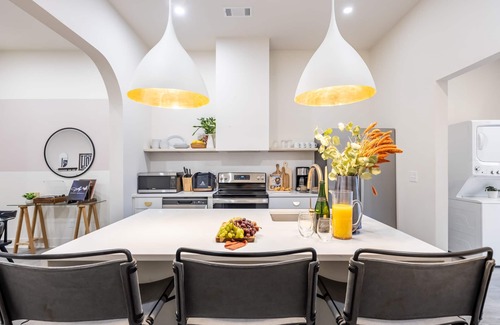 Five Points House | Outrider 111 by AvantStay | 10-15 Minutes to Broadway