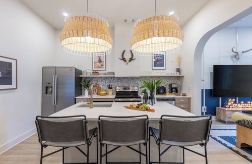 Five Points House | Outrider Buyout- 3 units by AvantStay | Sleeps 36