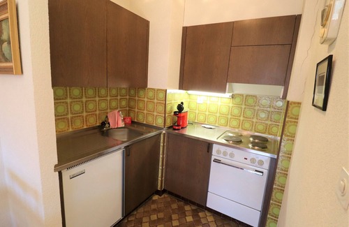 St. Luc Apartment | Outside: 2-room flat with south-facing balcony with view of the Matterhorn. Foldable terrace furnitu