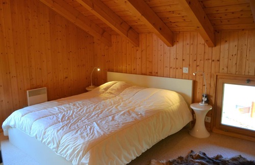 St. Luc Ski Chalet | Outside : spacious 3-storey chalet, for 10 person, nice panoramic view, terrace and balcony –Inside