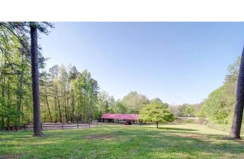 Rockwell House | Outskirts of Heaven - enjoy a mountain feel just minutes from the city!