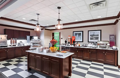 Addicks House | Outstanding Rm for Group Trips! Free Breakfast!