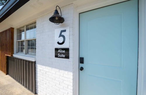 North Camellia Acres Apartment | OV Mosaic - Aloe Suite