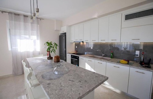 Lefkakia Condo | Over the horizon