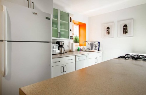 Adams Morgan Apartment | Over the Moon About ☽C ! ✓Adams Morgan ✓METRO subway ✓Rock Creek Park