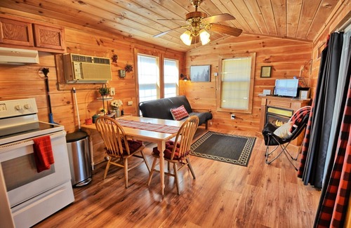 Crumpler Cabin | Over the River & Through the Woods-Open for Bookings! 2 Cabins