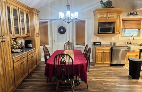 Rossville House | Overbrook Escape Cozy 2BR Retreat Near Chattanooga in N Ga