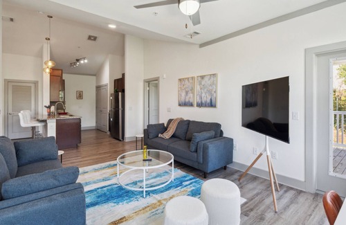 Farragut Apartment | Overlook 6303 i Modern Resort Style living